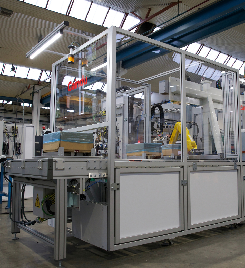 Automatisierte Dichtheitsprüfzelle für Cold Plates mit hochempfindlicher Helium-Leckprüfung